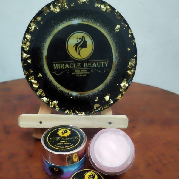 Pinkish white face Day cream